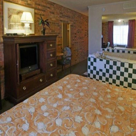 Americas Best Value Inn And Suites North Фармърс Бранч Екстериор снимка