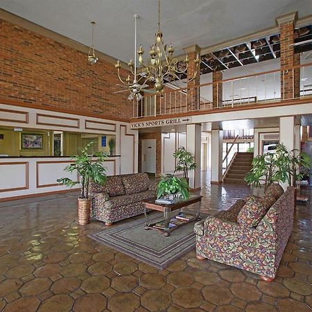 Americas Best Value Inn And Suites North Фармърс Бранч Интериор снимка