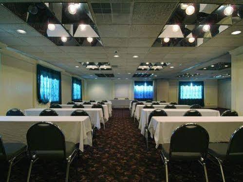 Americas Best Value Inn And Suites North Фармърс Бранч Екстериор снимка