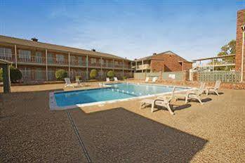 Americas Best Value Inn And Suites North Фармърс Бранч Екстериор снимка