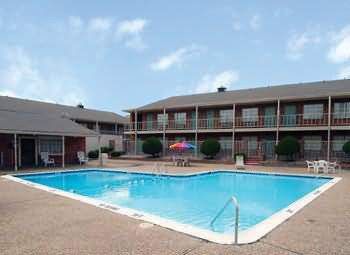 Americas Best Value Inn And Suites North Фармърс Бранч Екстериор снимка