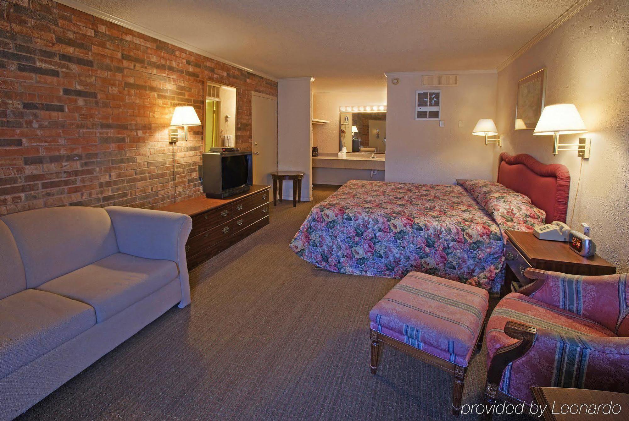 Americas Best Value Inn And Suites North Фармърс Бранч Стая снимка